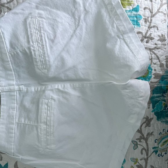 Old Navy Everyday Shorts - Picture 2 of 3